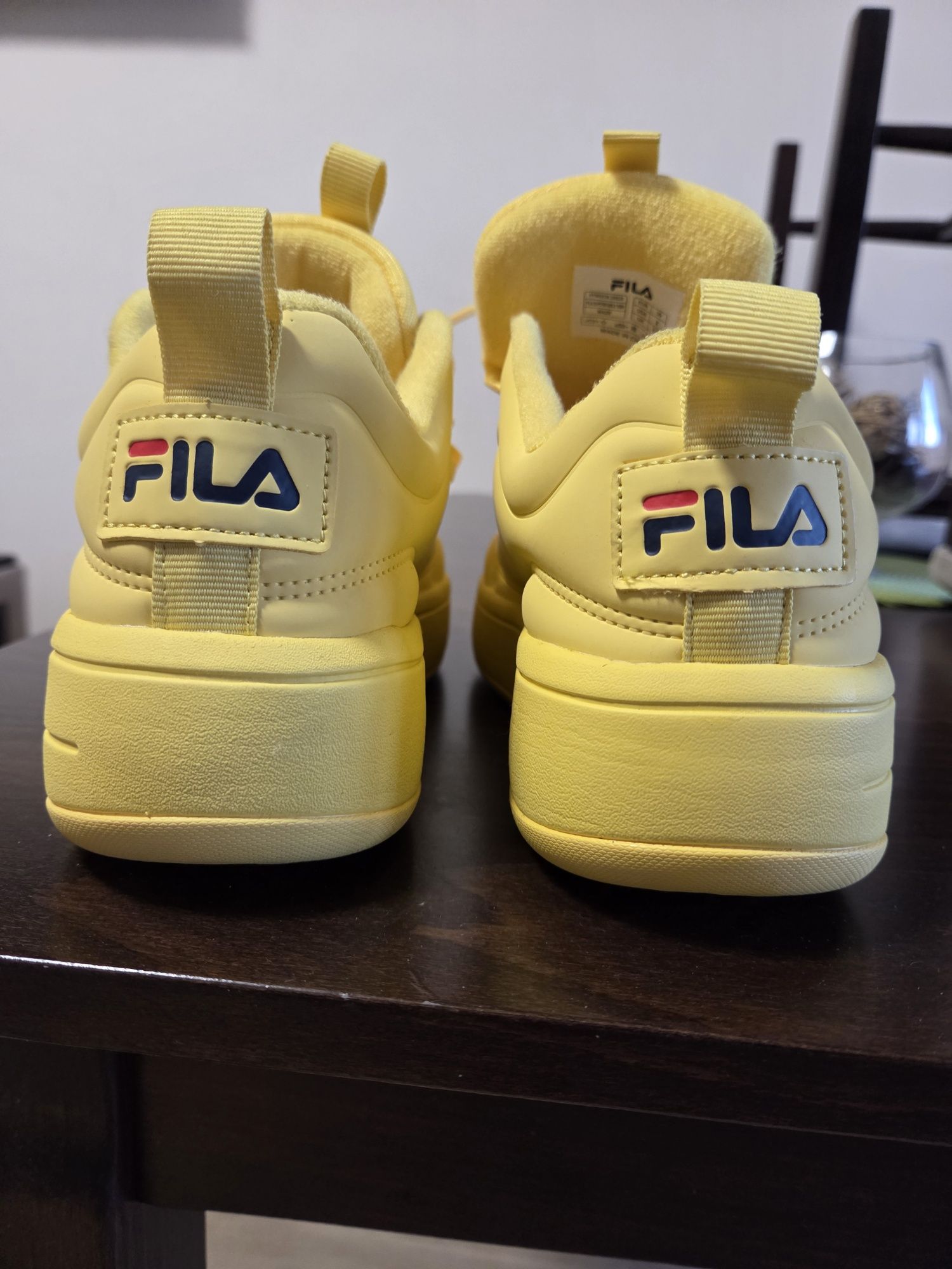 Жълти маратонки Fila
