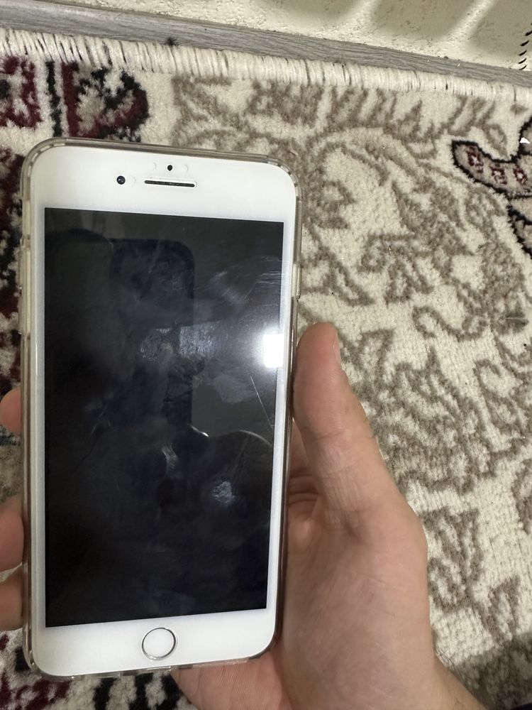 Iphone 8+  64 GB 77 yomkost