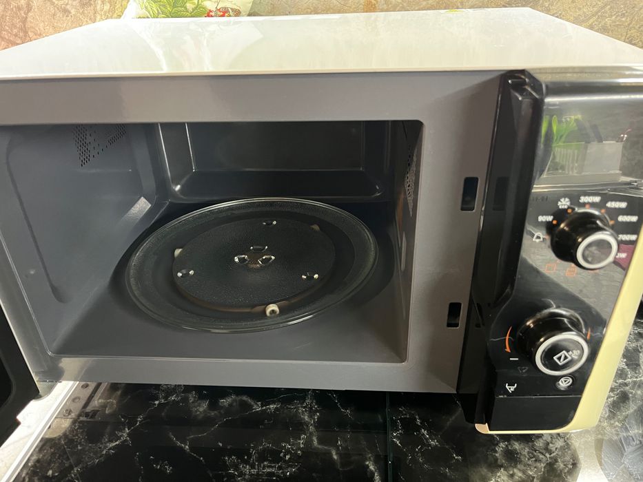 Микровълнова печка с грил