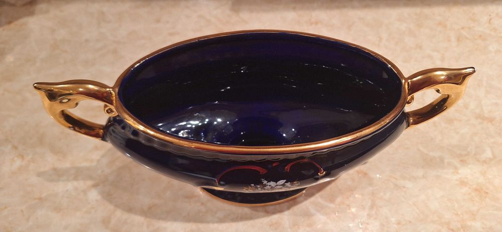 Ваза  или декороция  и малка сосиера