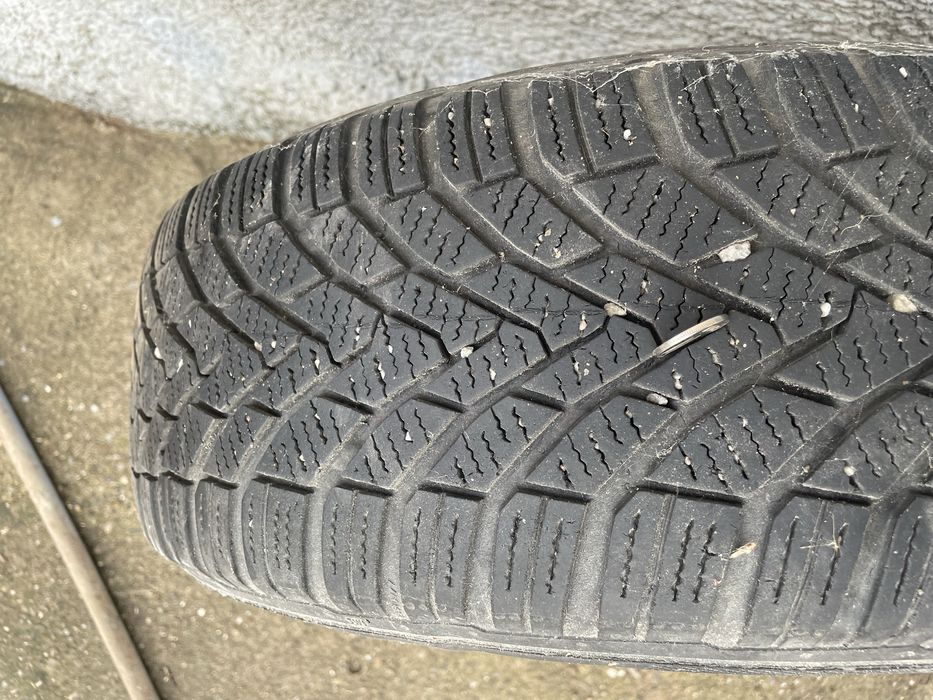 Vand 4 cauciucuri de iarna continental 195/65/15 + jante tabla