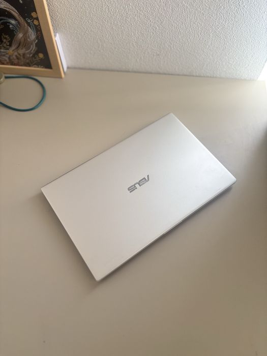 Asus VivoBook S13.. procesor i5-8th gen.. display 13,3” Oled..