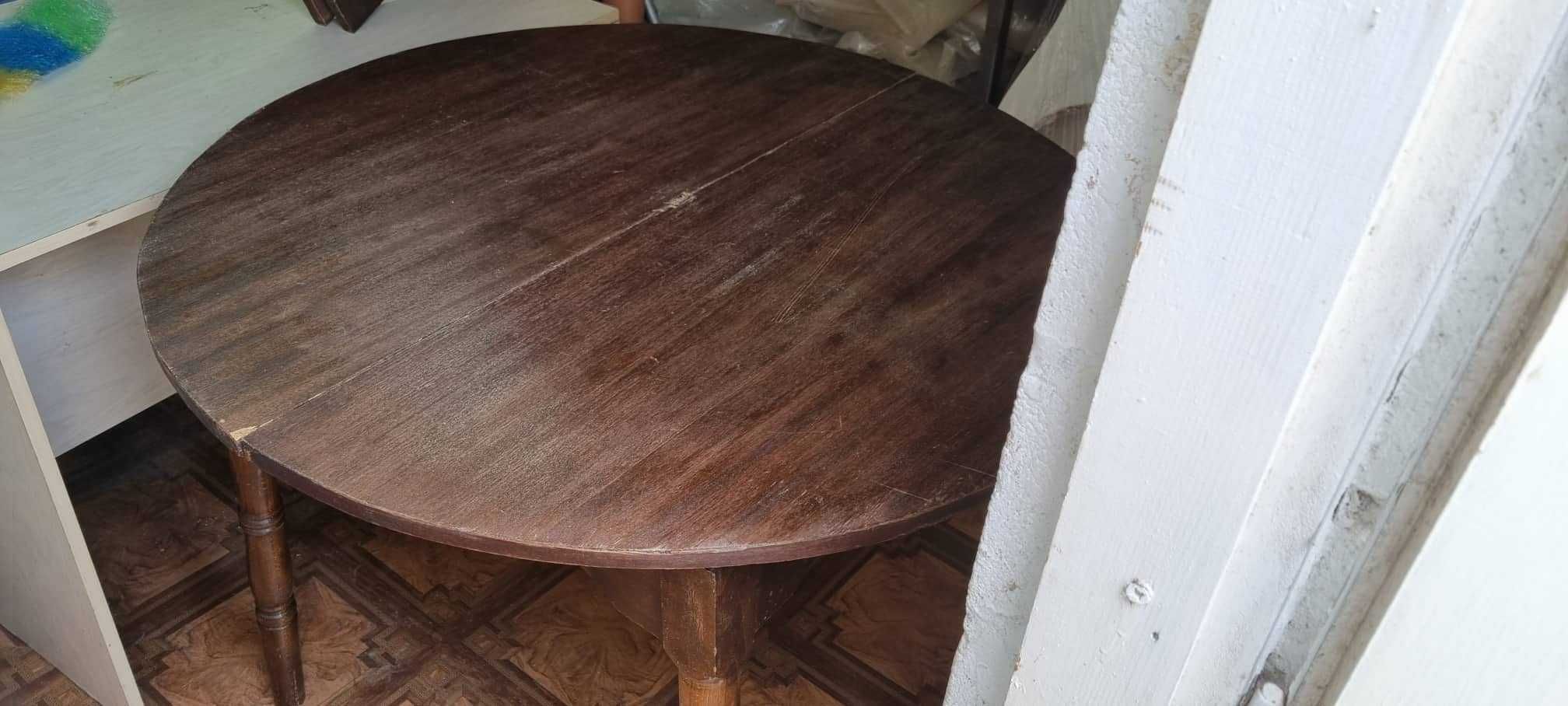 трапезна кръгла дървена маса
