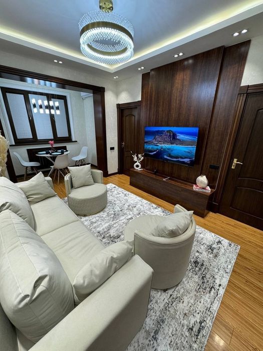 Сдается двухкомнатная на длительный срок