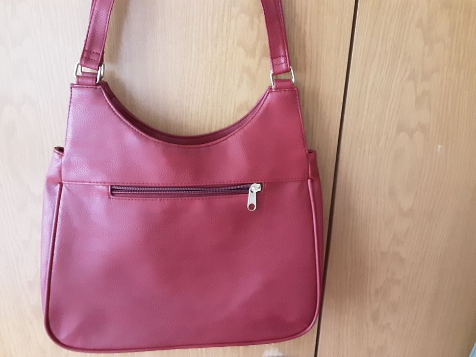 Дамски к-т, чанта и шалове