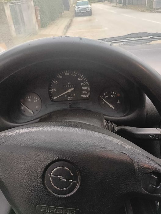 Opel corsa 1.4 benzin