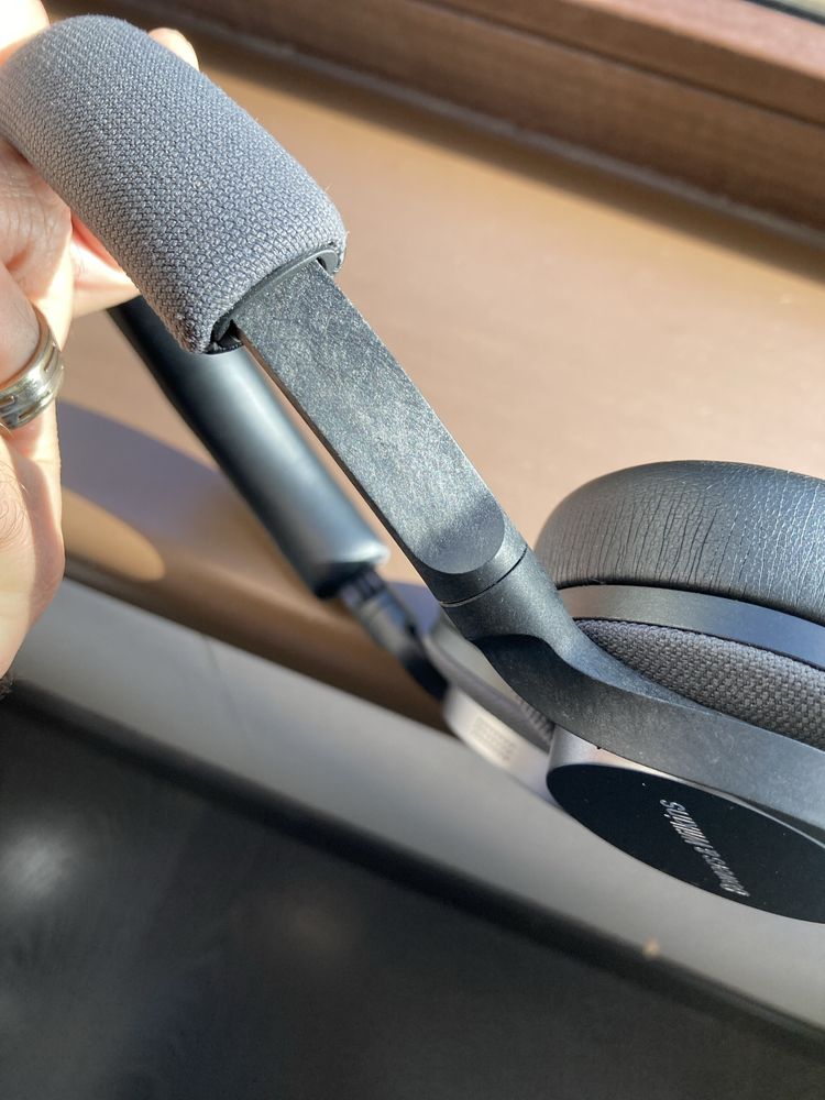 Bowers & Wilkins Px5 casca stanga nu functioenaza