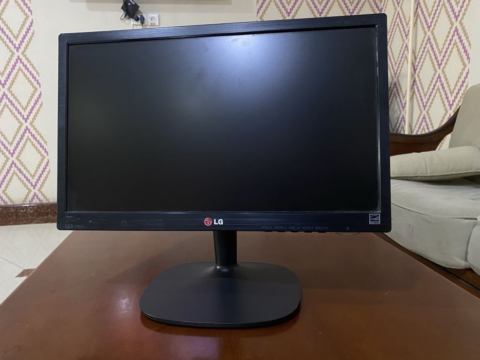 Рабочий монитрой LG продается срочно !!!