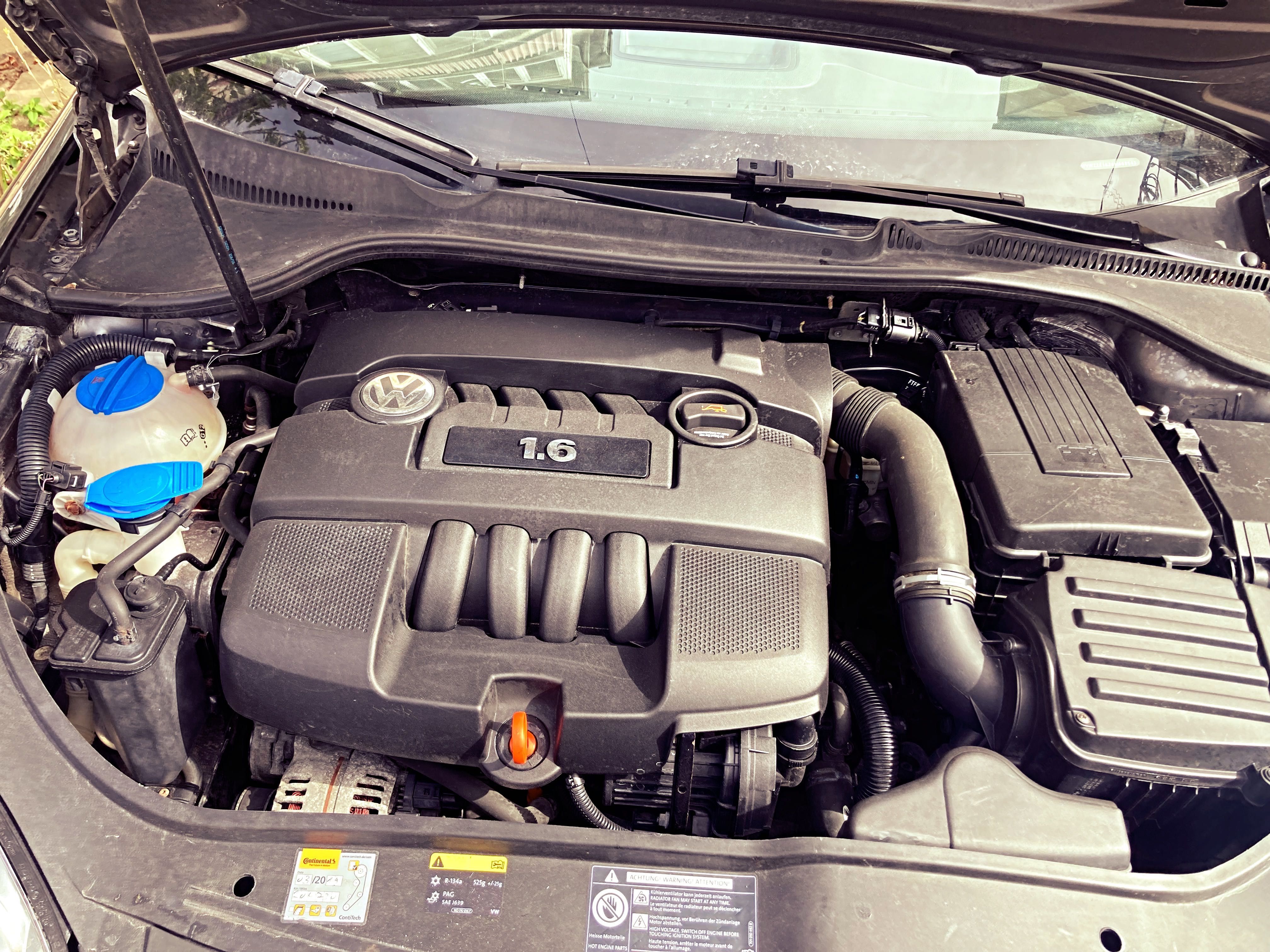 VW Jetta 1.6 MPI benzină 2007 senzori parcare pilot automat Impecabil