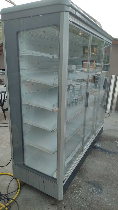 Vitrina frigorifica băuturi,lactate, mezeluri
