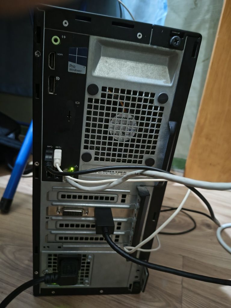Компютър DELL OPTIPLEX 3040*Продава се спешно*