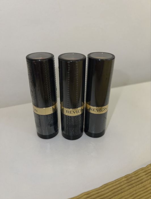 Set 3 rujuri Revlon sigilate