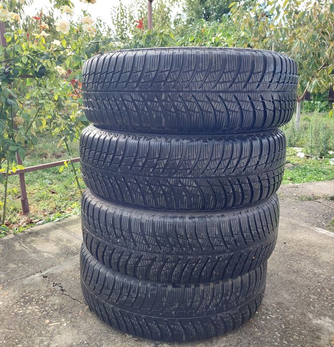 Anvelope de iarnă Bridgestone 215/65 R17