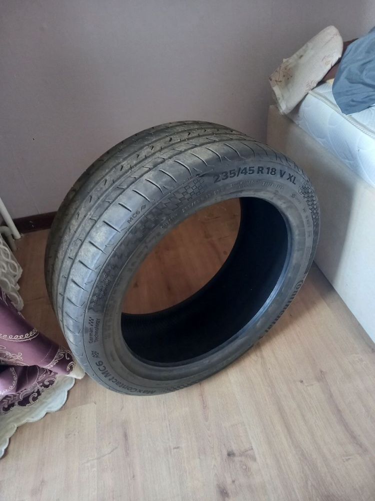 R 18 235/45 V XL