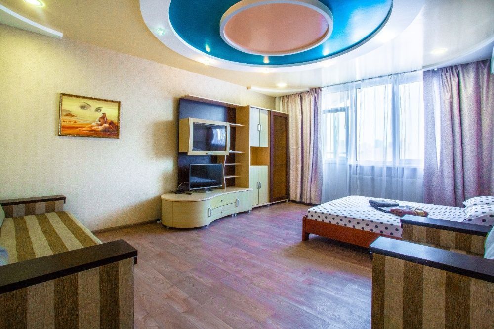 левый берег проспект снимите 2 комн квартиру  в аренду посуточно