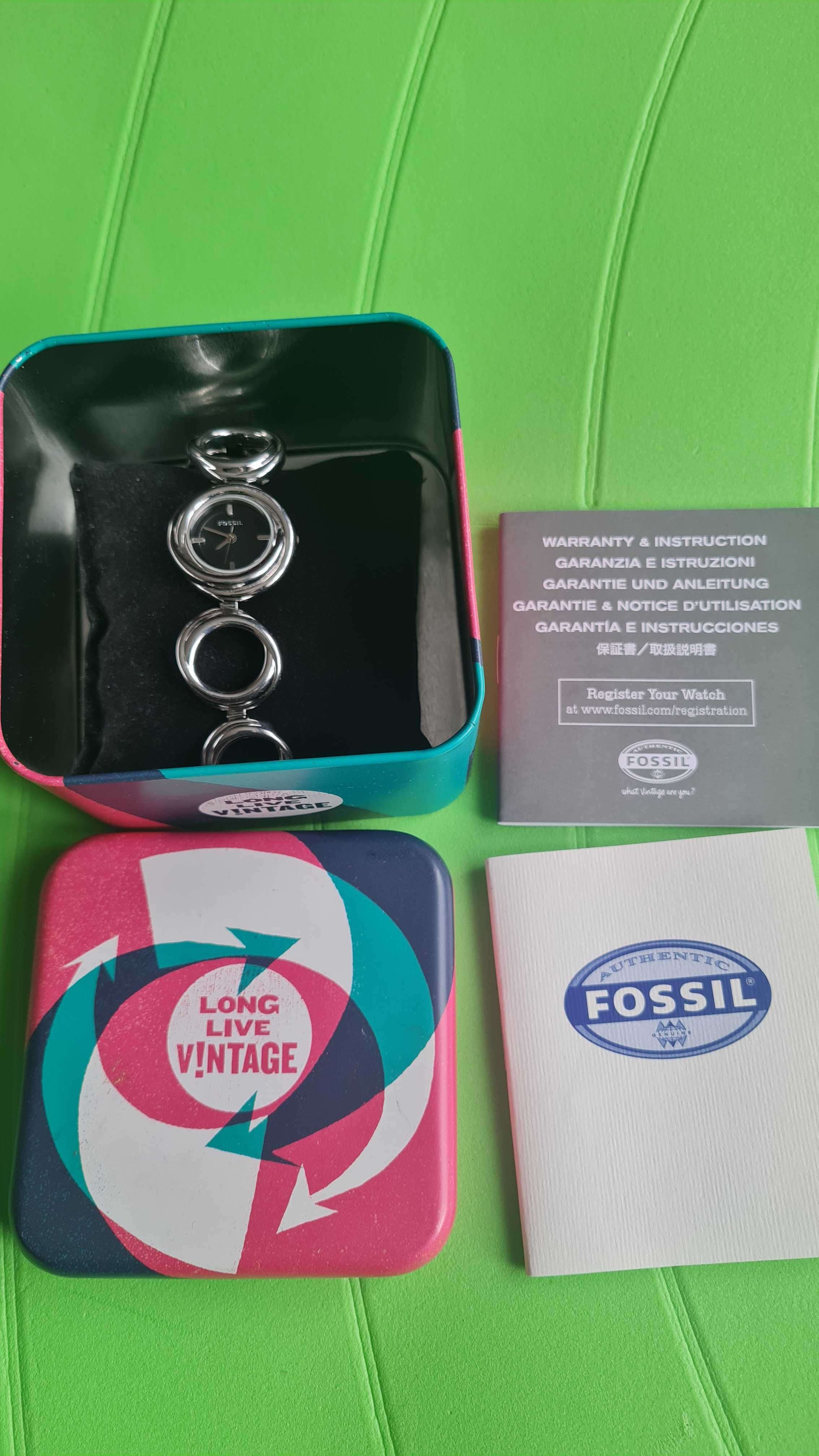 Дамски оригинален часовник Fossil- цвят сребристо