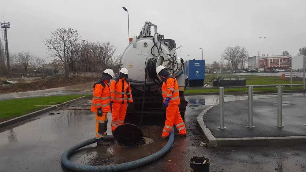 Vidanjare fosa septice , decolmatare camin canalizare , desfundare