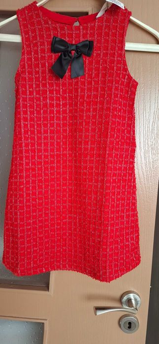 Продавам прекрасна нова рокля на HM в размер 122-128