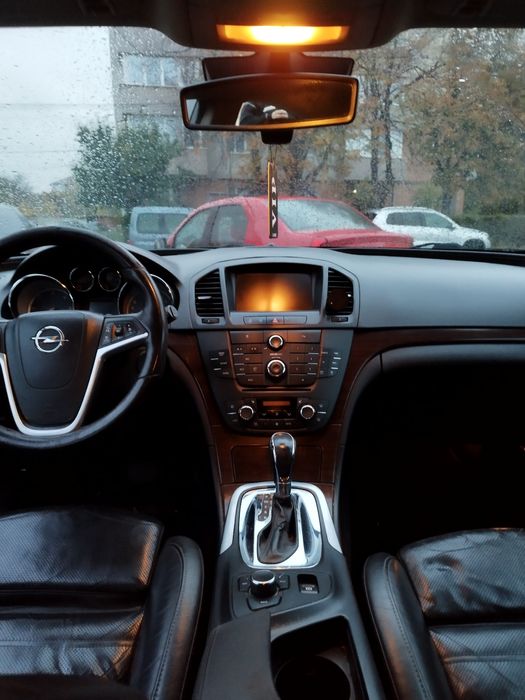 Vând Opel Insigna