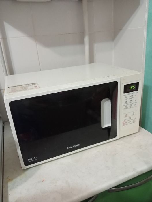 Продам микроволновку. Состояние отличное. Полностью рабочий. Самсунг