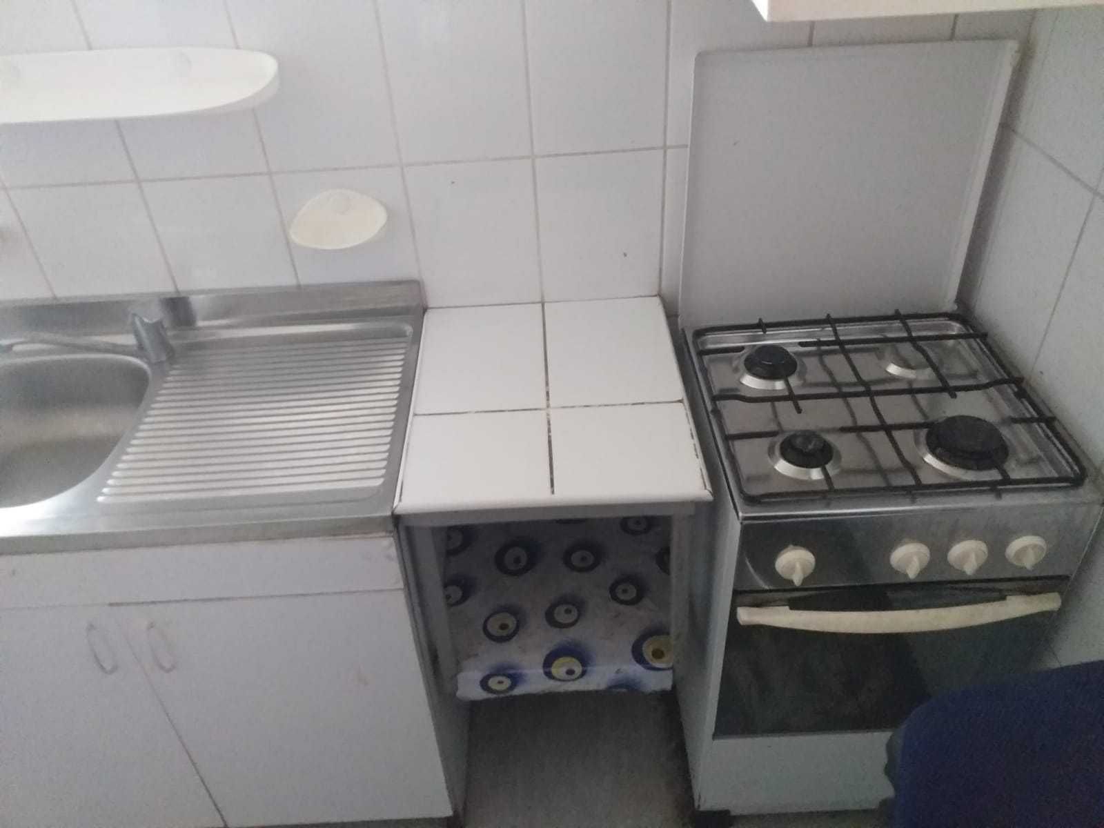 Inchiriem dormitoare pentru muncitori in camere cu patru / sase paturi