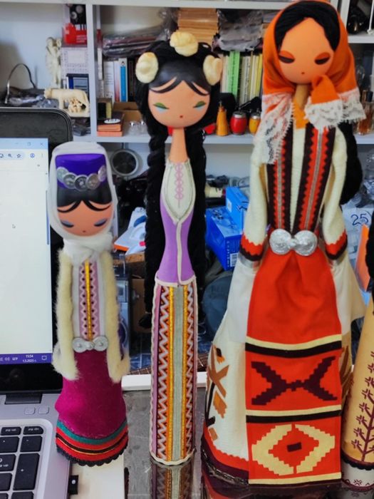 Стари Дървени кукли с традиционни носии