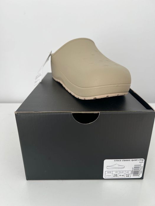 crocs classic quiet clog black sand si bark 41/42