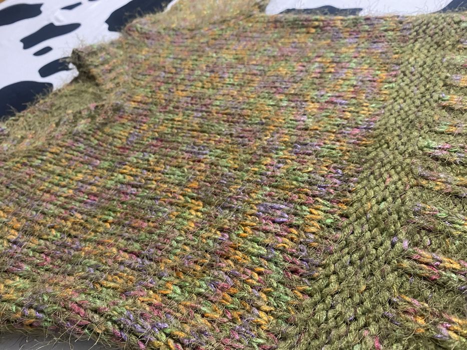 Pulover tricotat pufos verde multicolor cu decolteu În V
