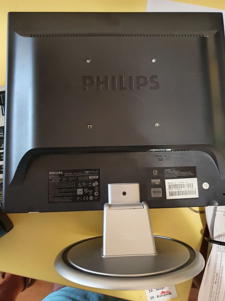 Монитор Philips 17 инчов. Без забележки.