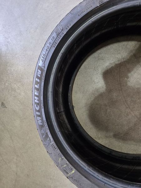 235/40/19 MICHELIN 2бр