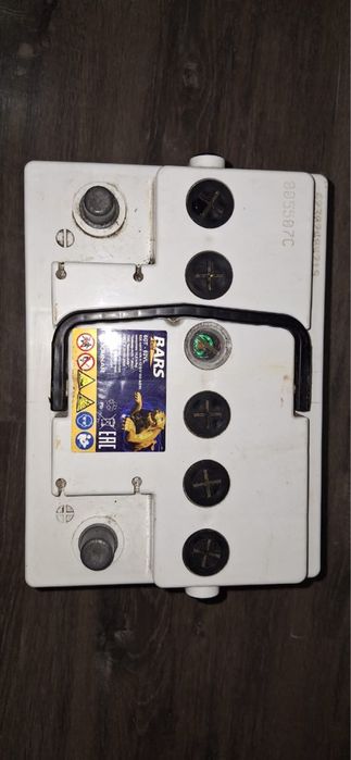 Продам акумулятор на автомобиль