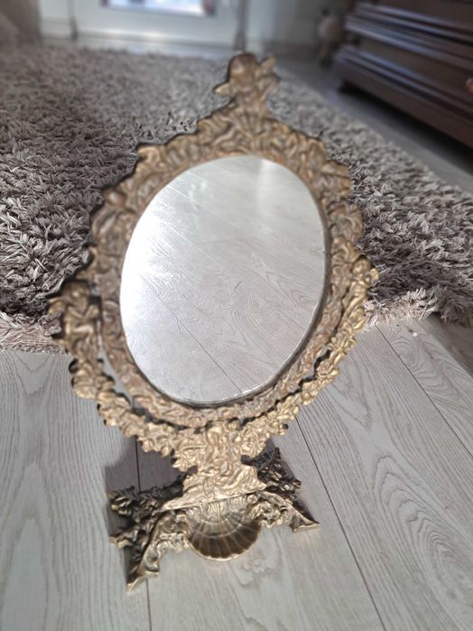 Oglinta vintage si ceas vintage