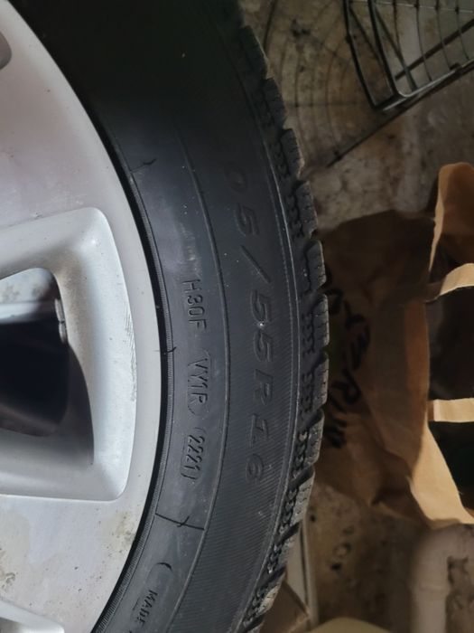 Vând jante 16" cu cauciucuri de iarna