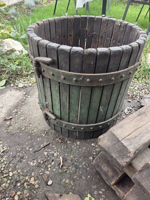 Teasc strugurii partra de lemn