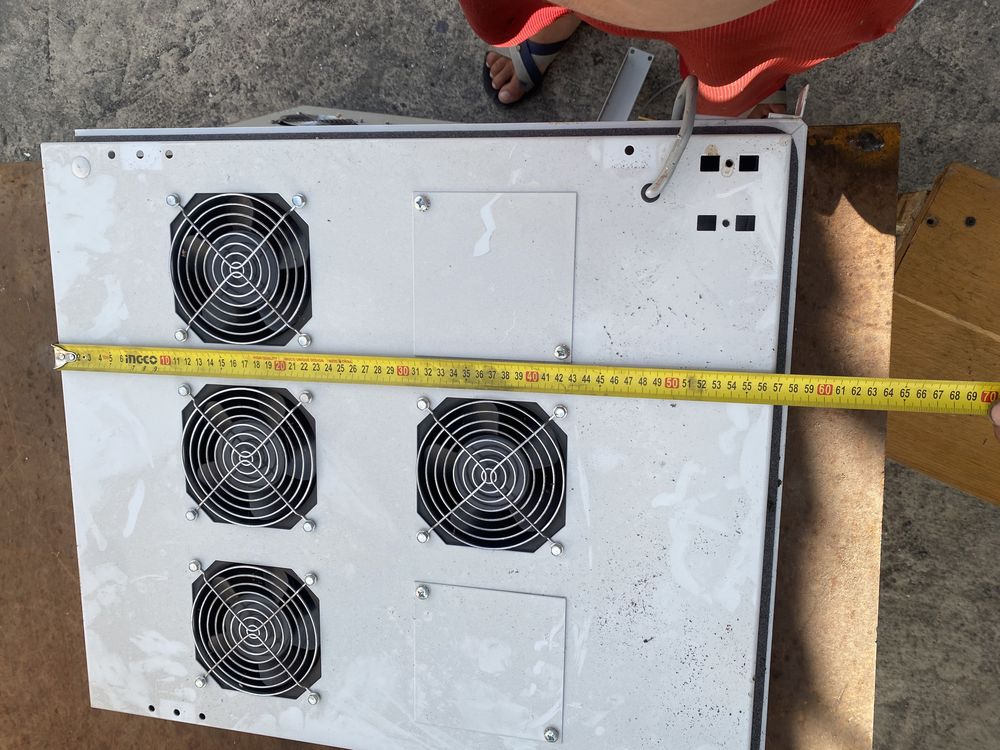 Vand dulapurii rack si ventilatoare racire cu termostat