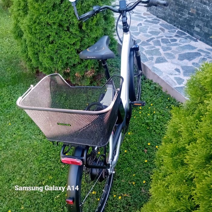 Vând bicicleta electrica flyer