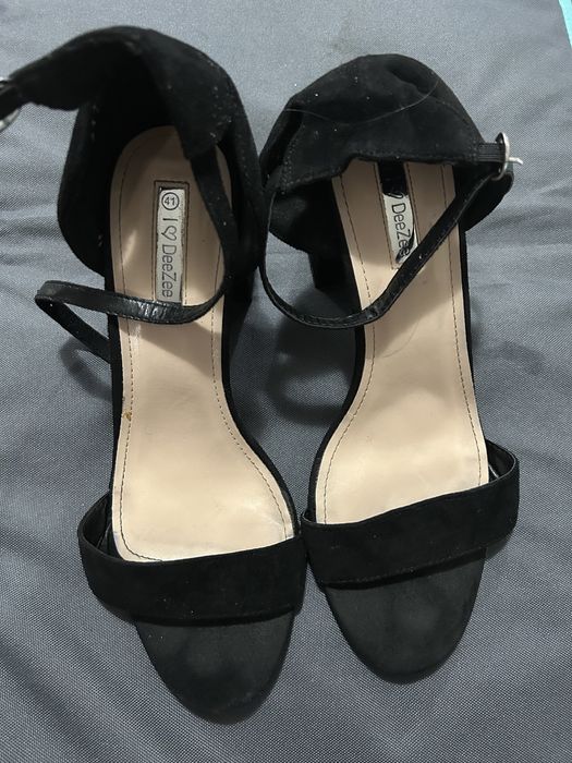 Sandale Dama , geaca de blugi si rochie