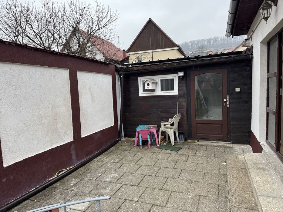 Inchiriez casa 3 camere, cartier Mosnei!