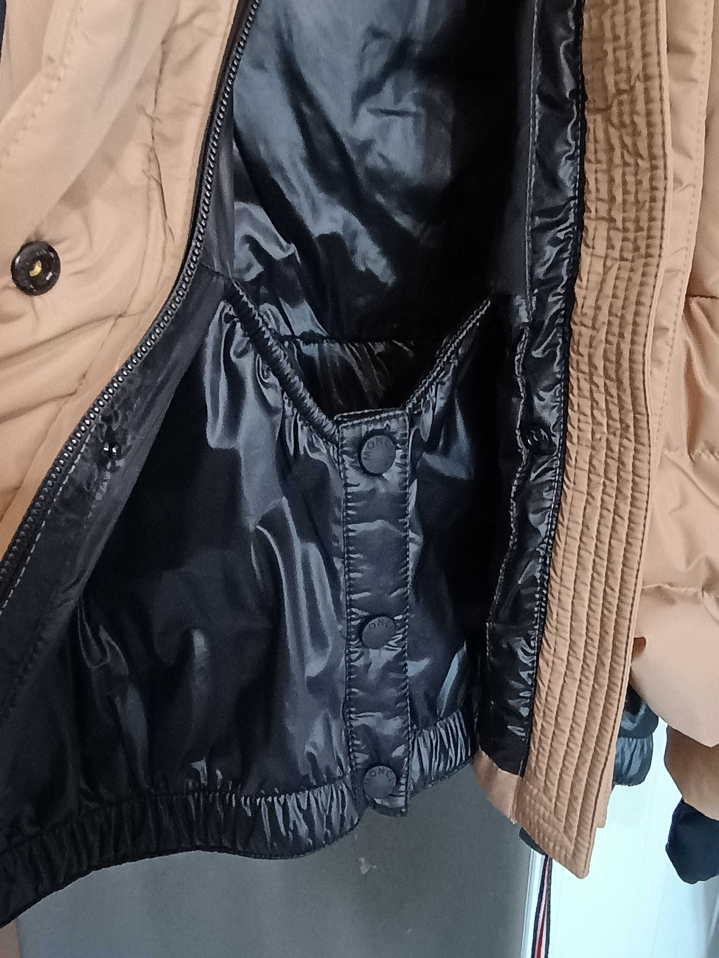 Geacă de iarnă Moncler originală pentru femei