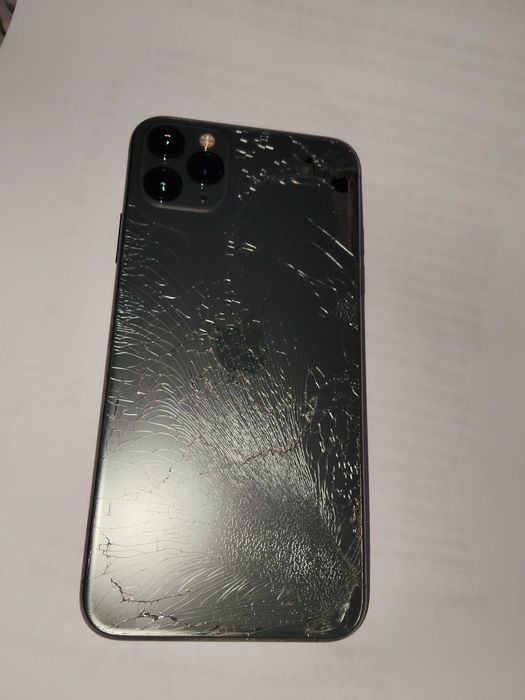 Iphone 11 pro max pt piese Caut cumpărător din Bacău sau sa vina în bc