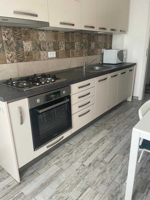 De închiriat apt. LIBER