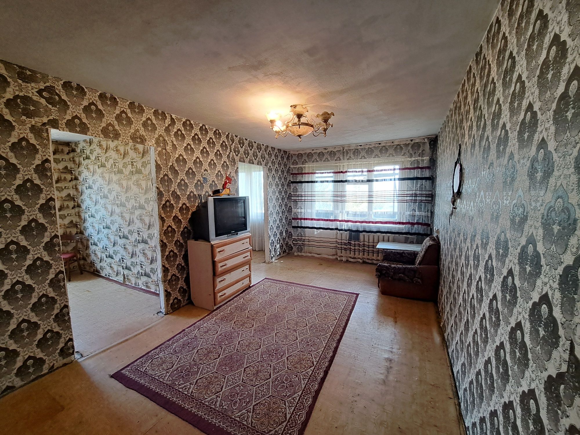 Продаю 4 комн. квартиру в 23 микрорайоне, дом 25.