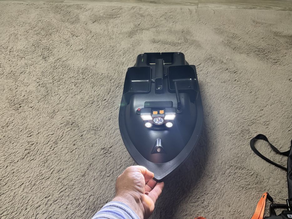 Barcuta Plantat, navomodel, 3 cuve, 2 motorase, GPS, 500 m, autopilot