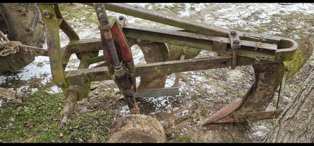 Vând plug cu 2 trupitâ.