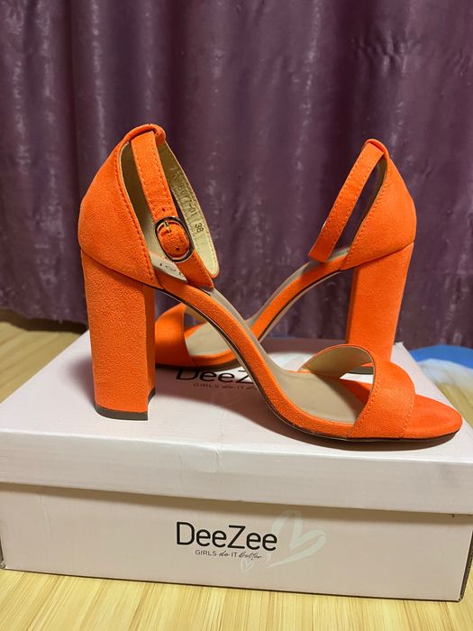 Обувки на ток DeeZee