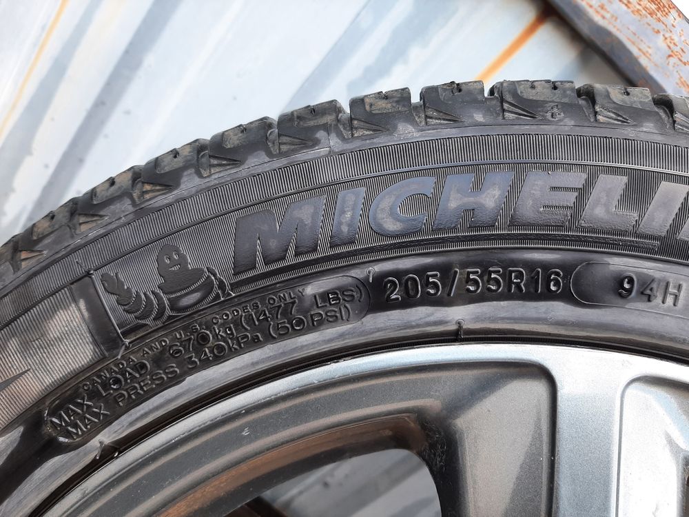 Зимние шины с дисками 205/55/R16 Michelin