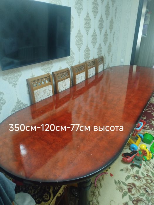 Зал учун катта стол сотилади