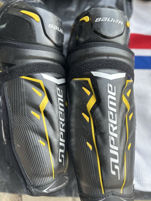 Продавам пълна хокейна екипировка – размер M, леко използвана