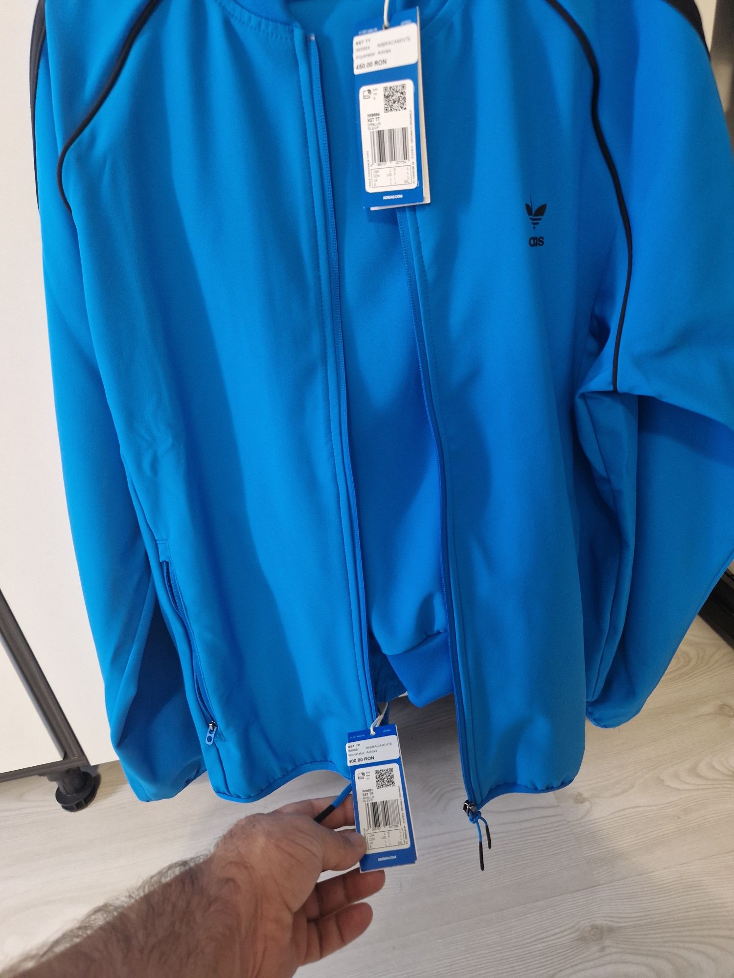 Vând trening adidas nou preț de achiziție 850 mărimea L