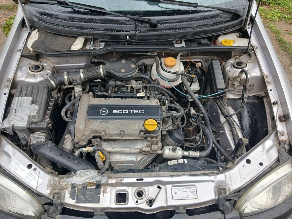 Опел коорса 2000г всичко сменено поддържана кола